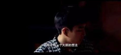 吃瓜情侣相视一笑视频,吃瓜情侣相视一笑，甜蜜互动引网友热议