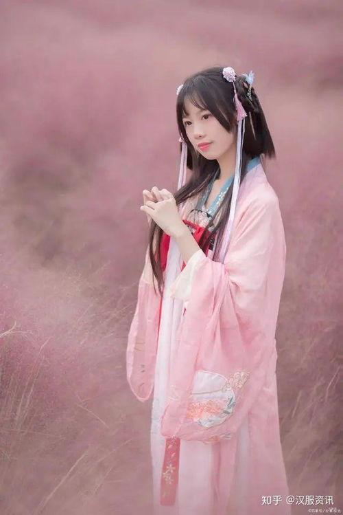 穿汉服拍吃瓜视频,穿越古今的吃瓜瞬间