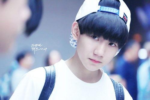 王源吃瓜新闻视频大全,揭秘明星幕后趣事